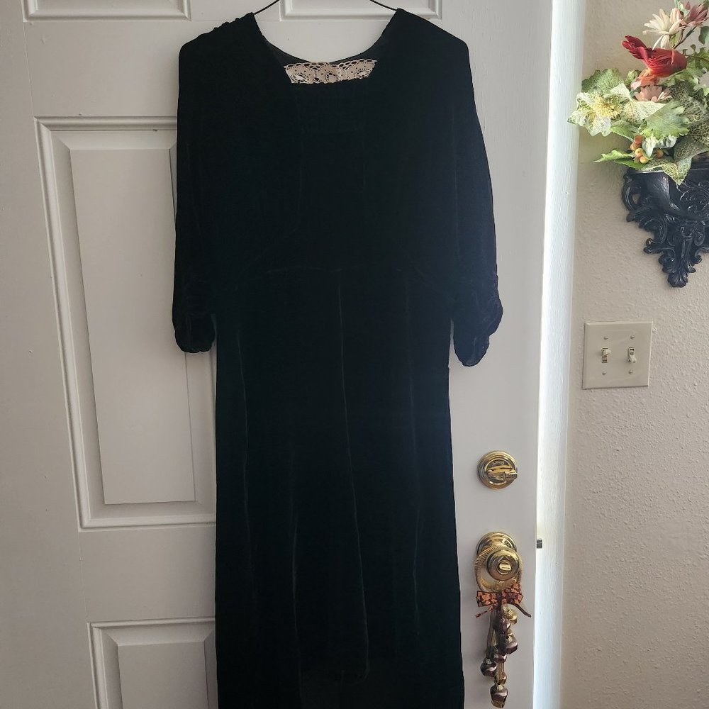 Vintage Black Velvet Dress - US Size 12-14
